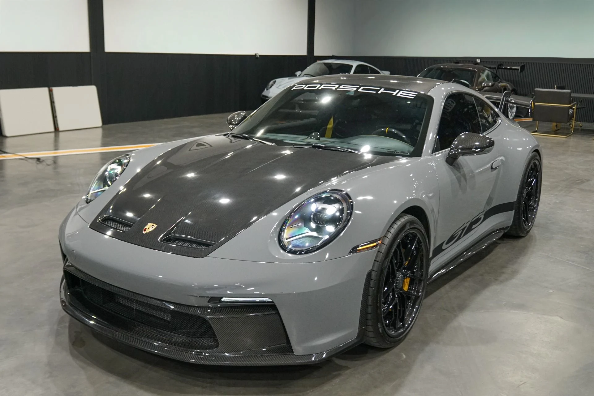 mph066_1382568598_Used_2022_Porsche_911_GT_3_1766780480_e8eadf2a32