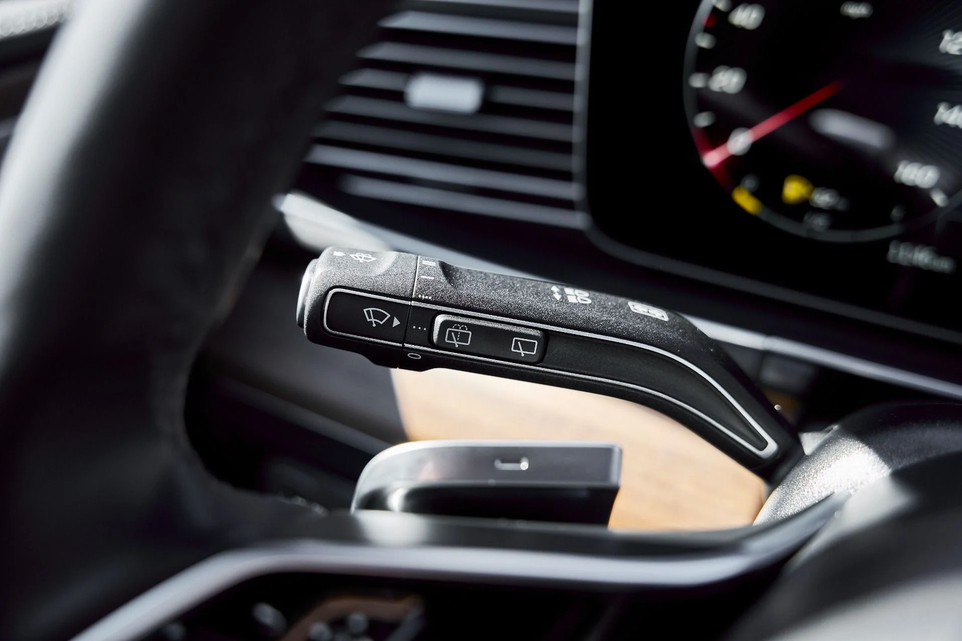 mph066_1407608968_Used_2025_Mercedes_Benz_GLS_Maybach_GLS_600_1771467931_5cf966249c