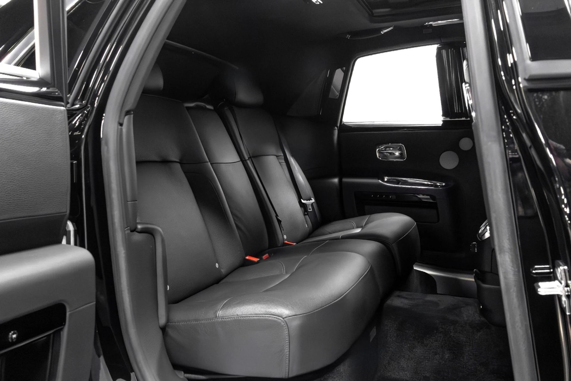 mph066_1464227550_Used_2011_Rolls_Royce_Ghost_Base_1762877304_fb50619239