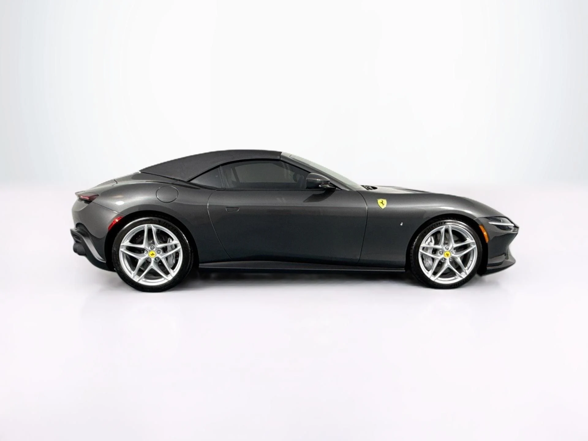 mph066_1521435506_Used_2025_Ferrari_Roma_Spider_1783621691_885200bde6