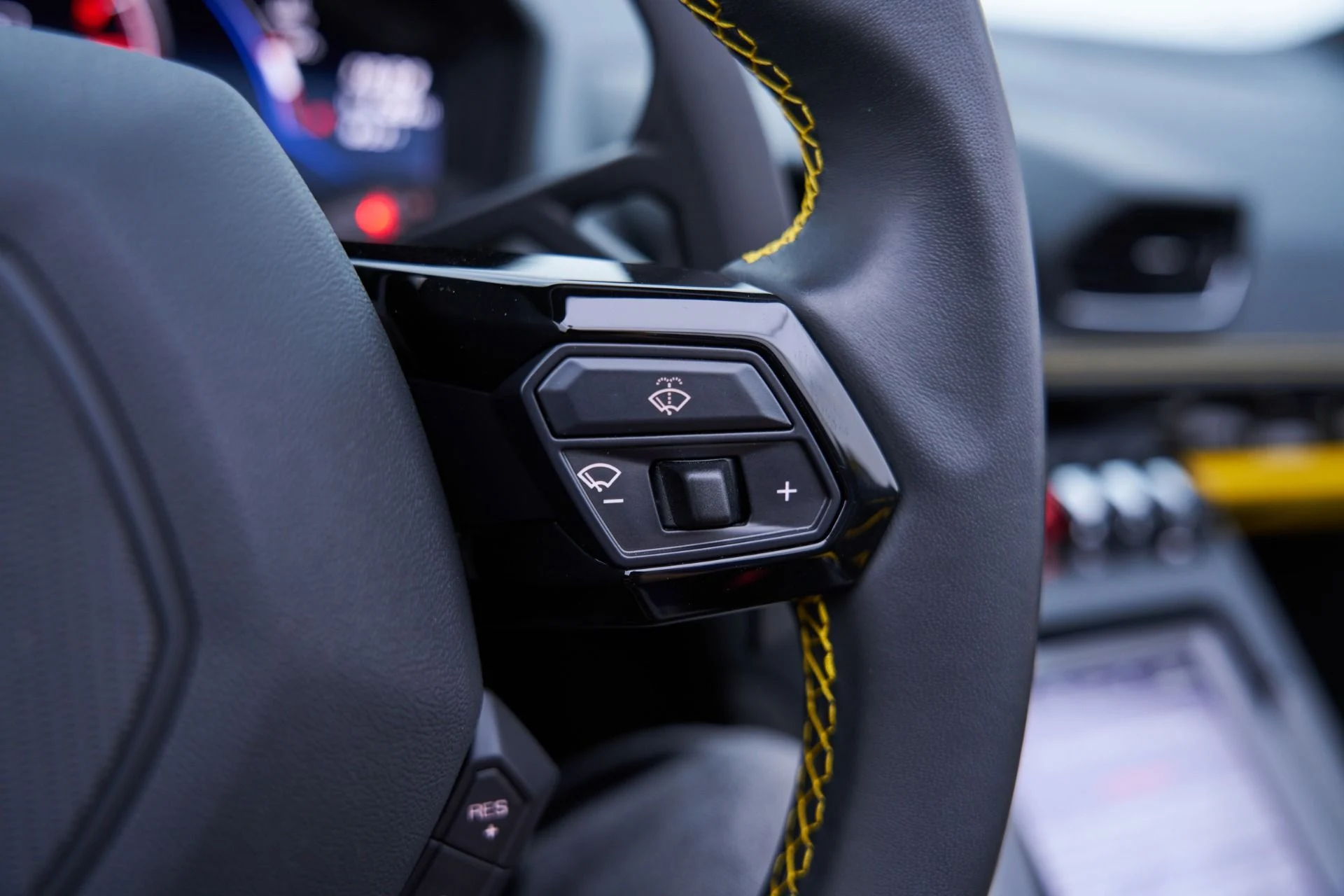 mph066_1572047115_Used_2024_Lamborghini_Huracan_1793135624_b433812c7c