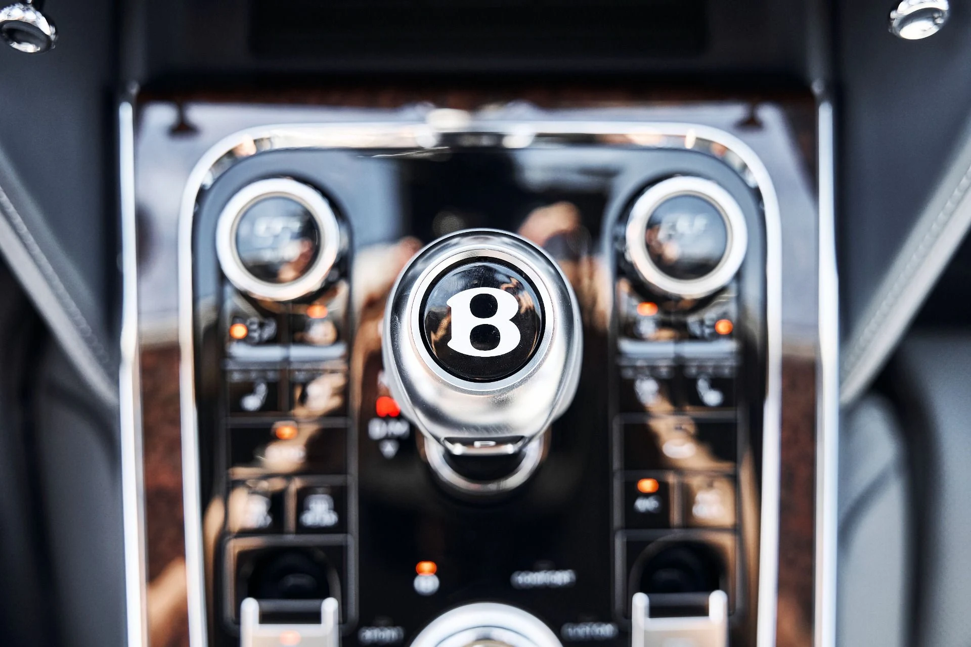 mph066_1572467663_Used_2026_Bentley_Flying_Spur_V8_1775613359_dfd5bca176