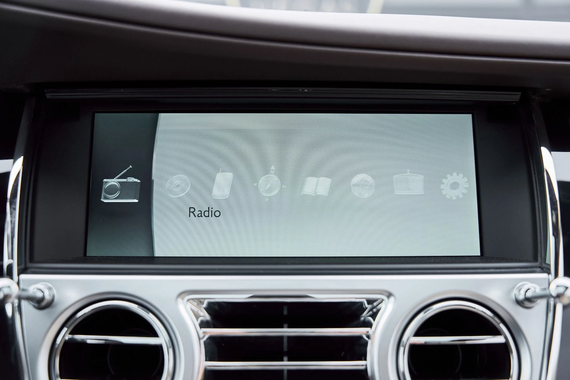 mph066_1712520576_Used_2014_Rolls_Royce_Wraith_Base_1767151070_4c44e1b7ab