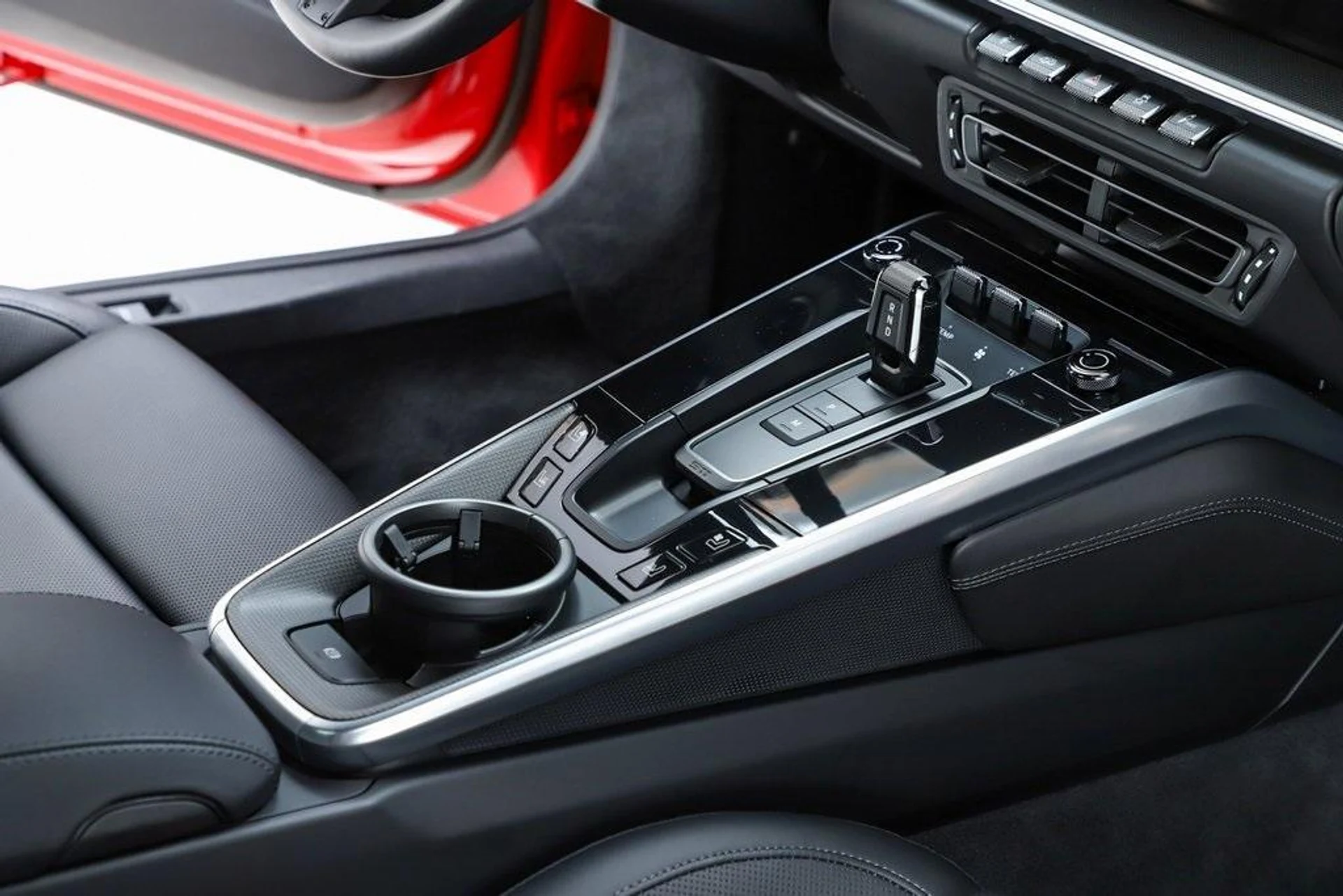 mph066_171687061_ZTX_7q_Yk_F_Swk_fp6k_Uaw0_LBAR_i_M_0060af1558