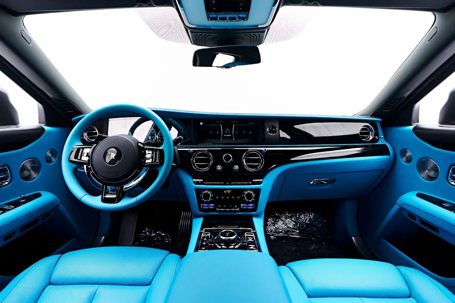 mph066_1746221105_Used_2024_Rolls_Royce_Ghost_Base_1755131984_c12ddcd433