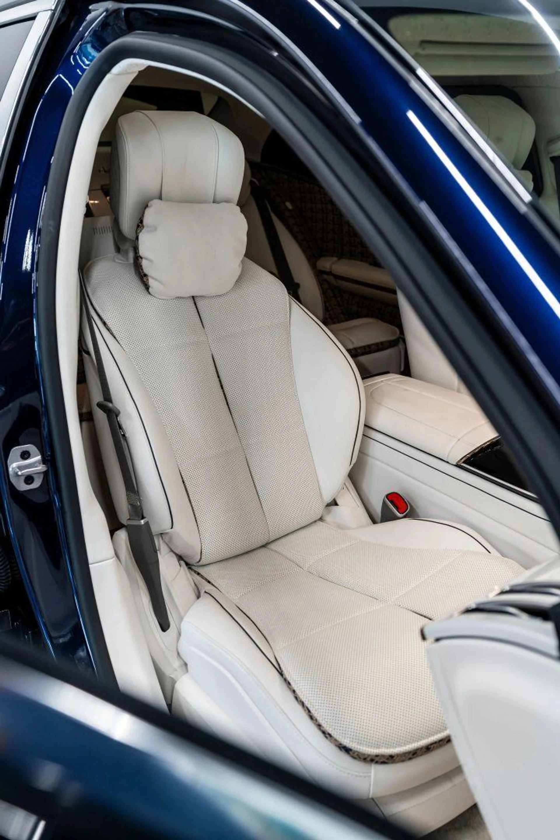 mph066_1754062676_Used_2023_Mercedes_Benz_Mercedes_Maybach_S_Class_S_680_4_MATIC_Sedan_4_D_1784824235_18cb176e41