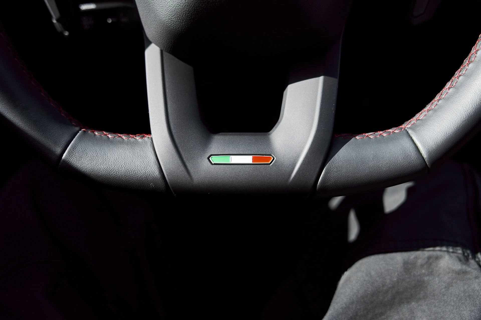 mph066_1814285332_Used_2024_Lamborghini_Urus_S_1769733335_3c7d2ca661