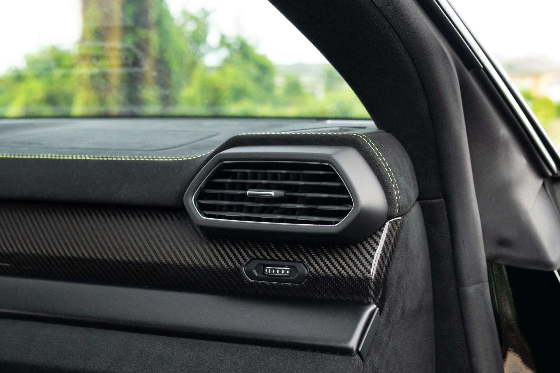 mph066_1857042356_Used_2024_Lamborghini_Urus_Performante_1774062496_f9a3128f1d