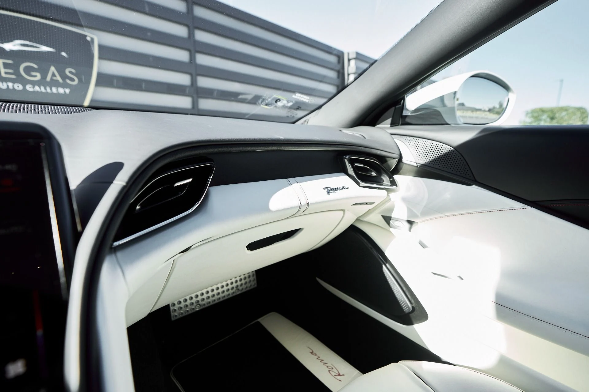 mph066_1863805087_Used_2022_Ferrari_Roma_Base_1764637313_843d93ad09