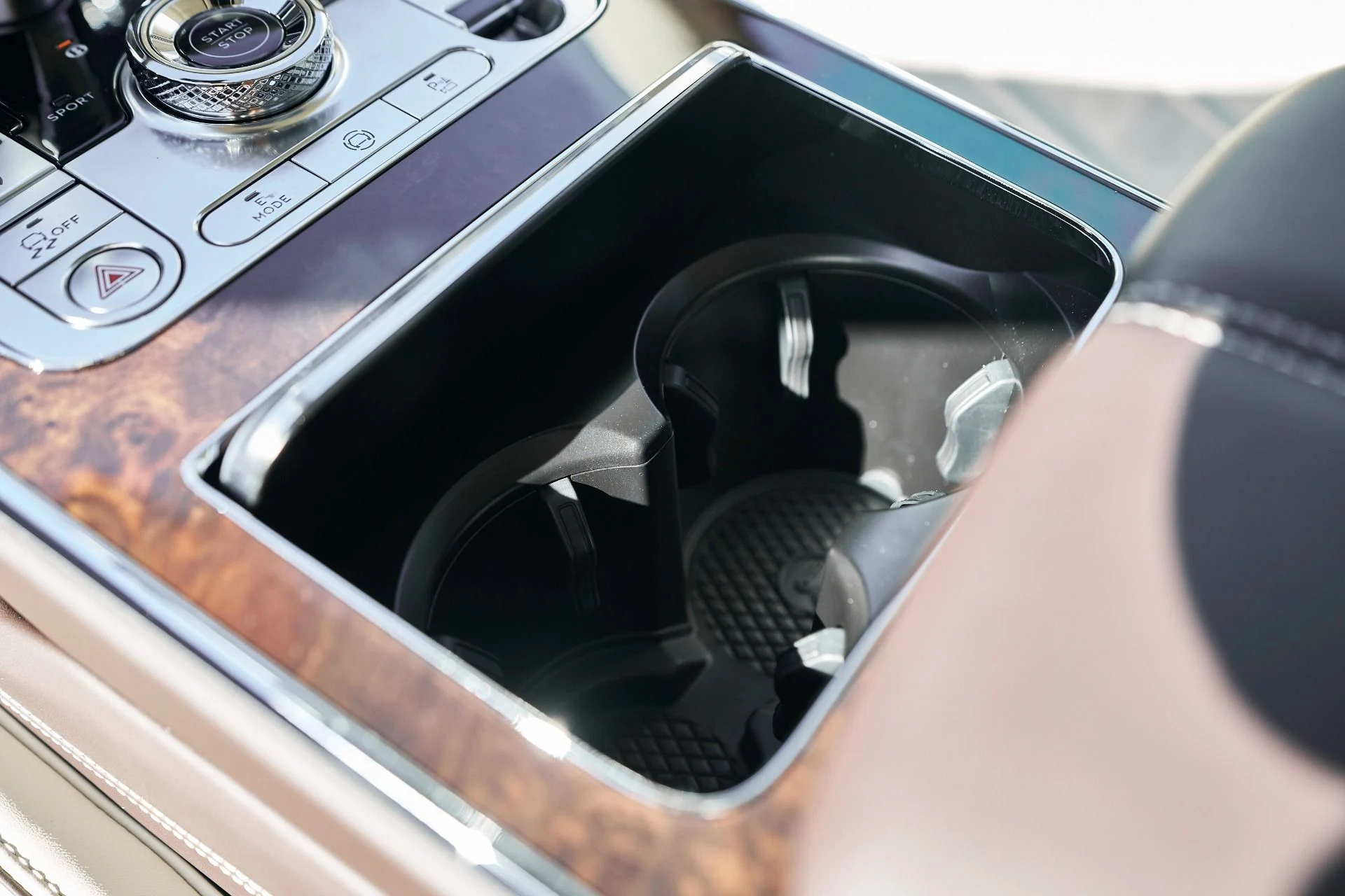 mph066_1899266307_Used_2025_Bentley_Flying_Spur_Speed_1762569275_dfb7119afb