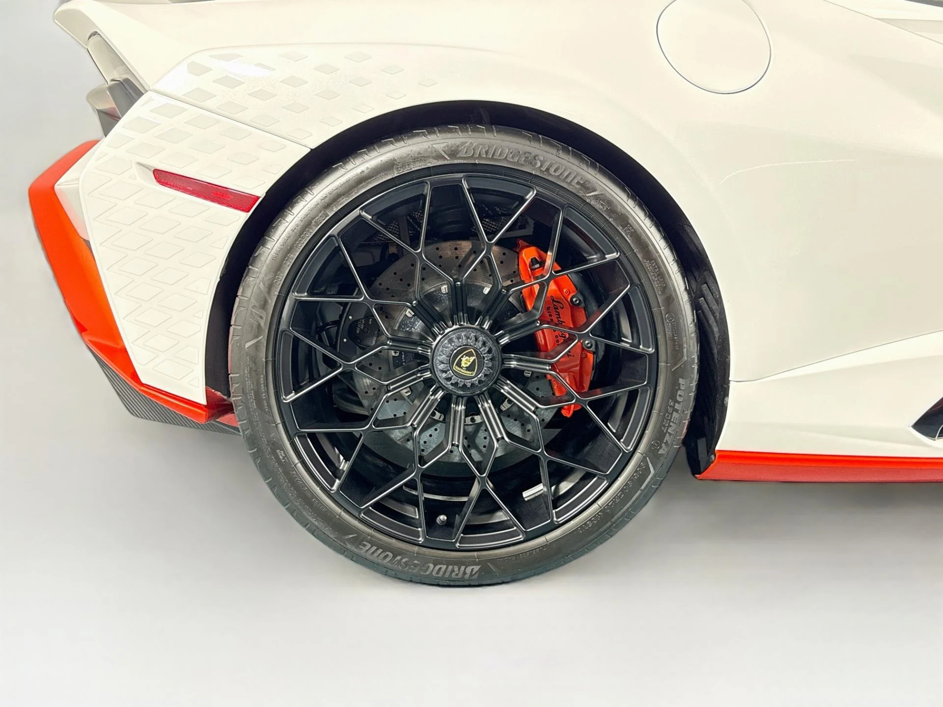 mph066_1912907626_Used_2022_Lamborghini_Huracan_STO_1789147627_e5d6f8c058