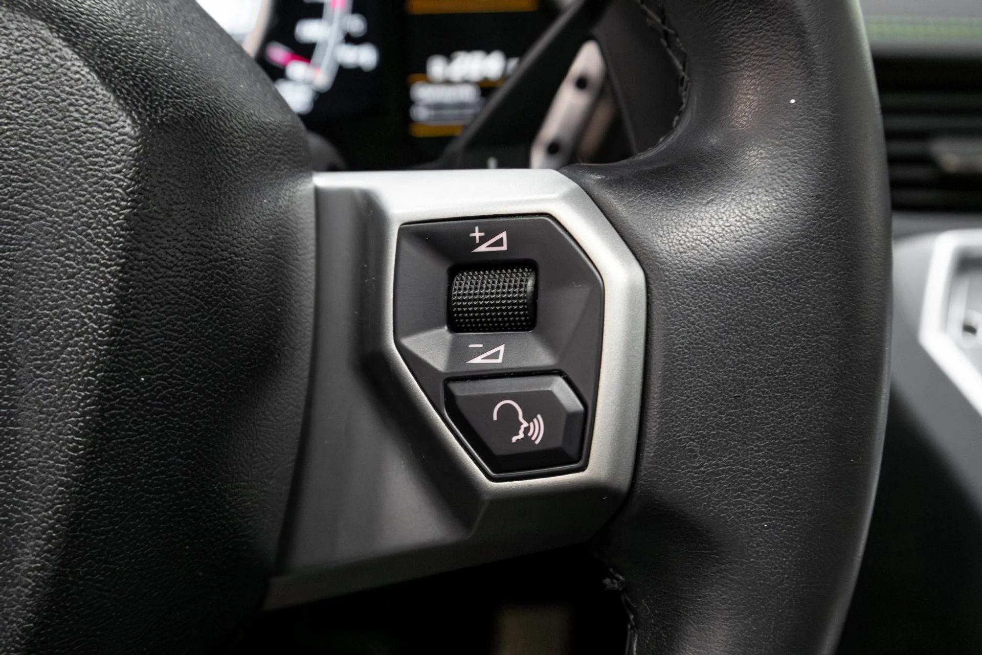 mph066_1915169505_Used_2015_Lamborghini_Aventador_1764723845_77e3024846