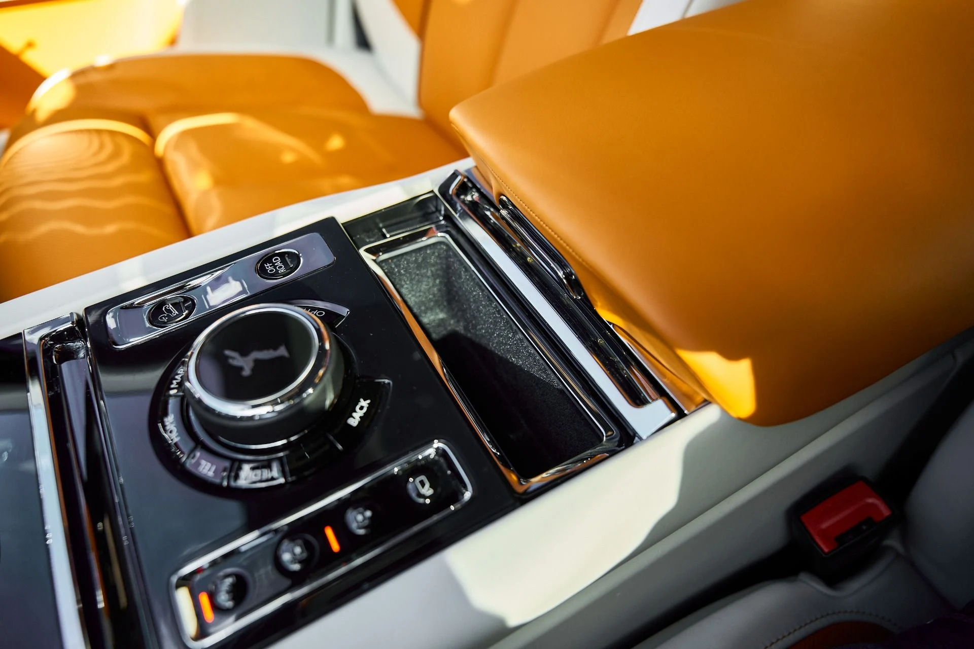 mph066_191761571_Used_2026_Rolls_Royce_Cullinan_Base_1766884837_cee219c191