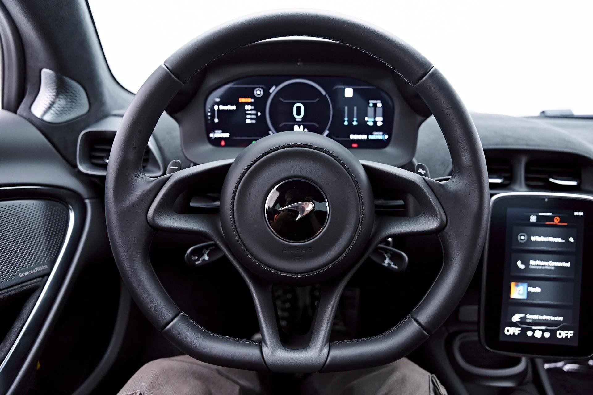 mph066_1986550286_Used_2026_Mc_Laren_Artura_Vision_1777507547_034267062a