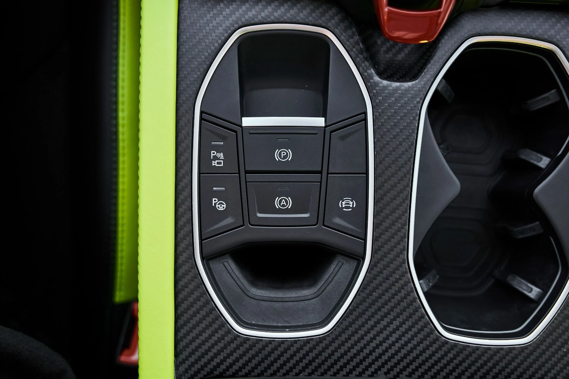 mph066_2023170239_Used_2022_Lamborghini_Urus_1774548688_cbd35c1dbb