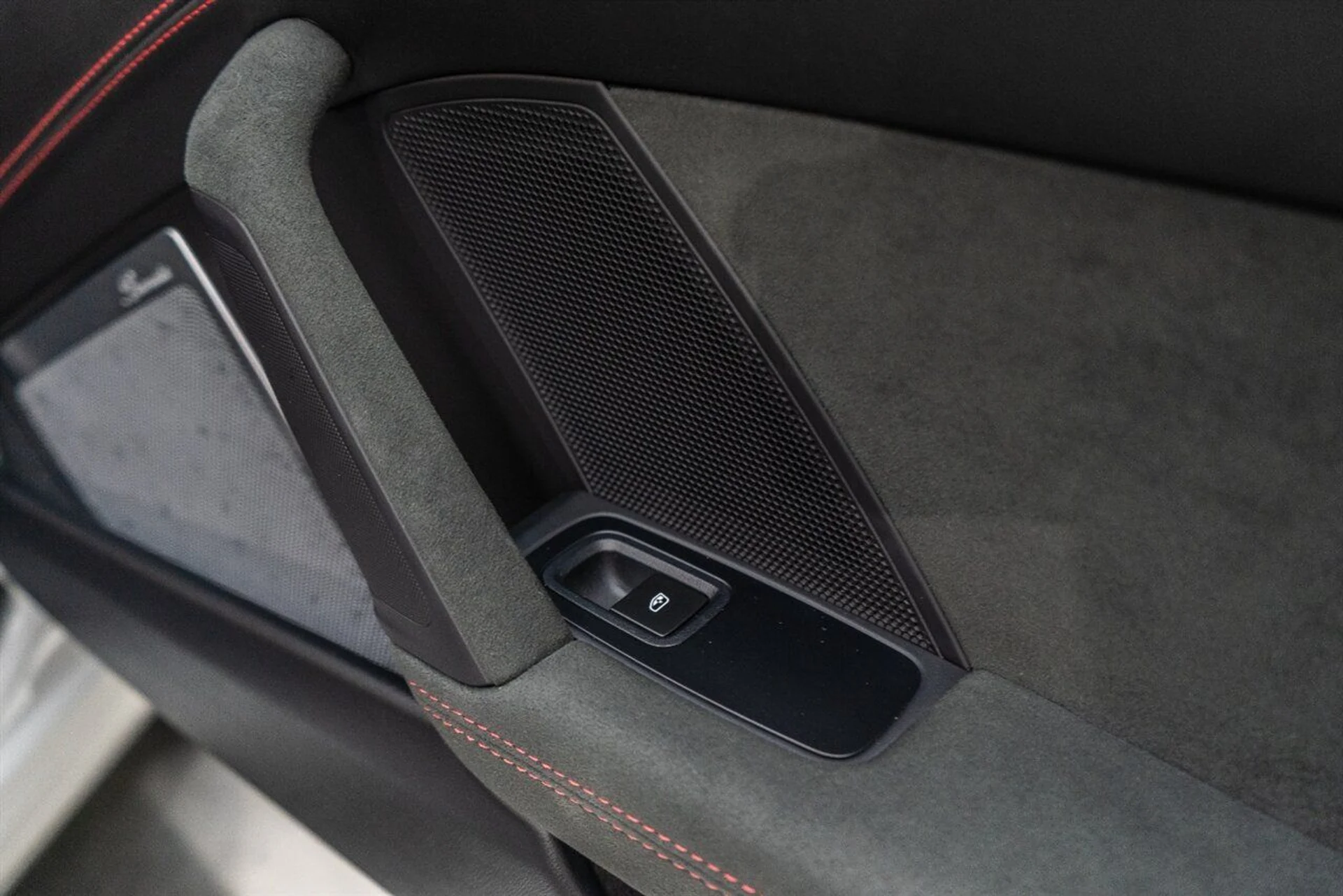 mph066_2074837748_0899721245_1280_d4a11caf57