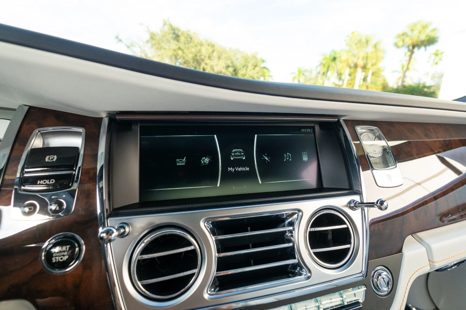 mph066_2104391065_Used_2018_Rolls_Royce_Ghost_1765824060_606d60d58d