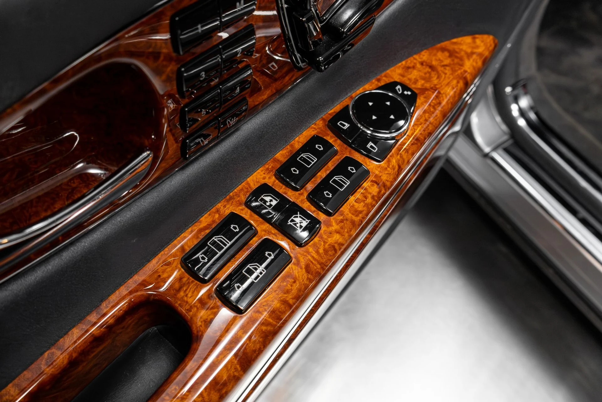 mph066_2189002706_Used_2004_Maybach_57_1769486757_c4d1b87ee9