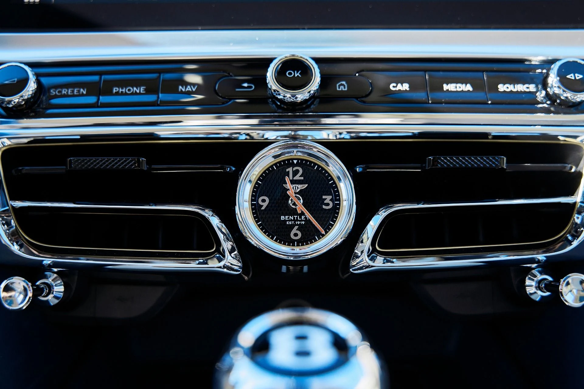 mph066_2206357547_Used_2024_Bentley_Flying_Spur_Mulliner_V8_1768876664_1c5e5ff291