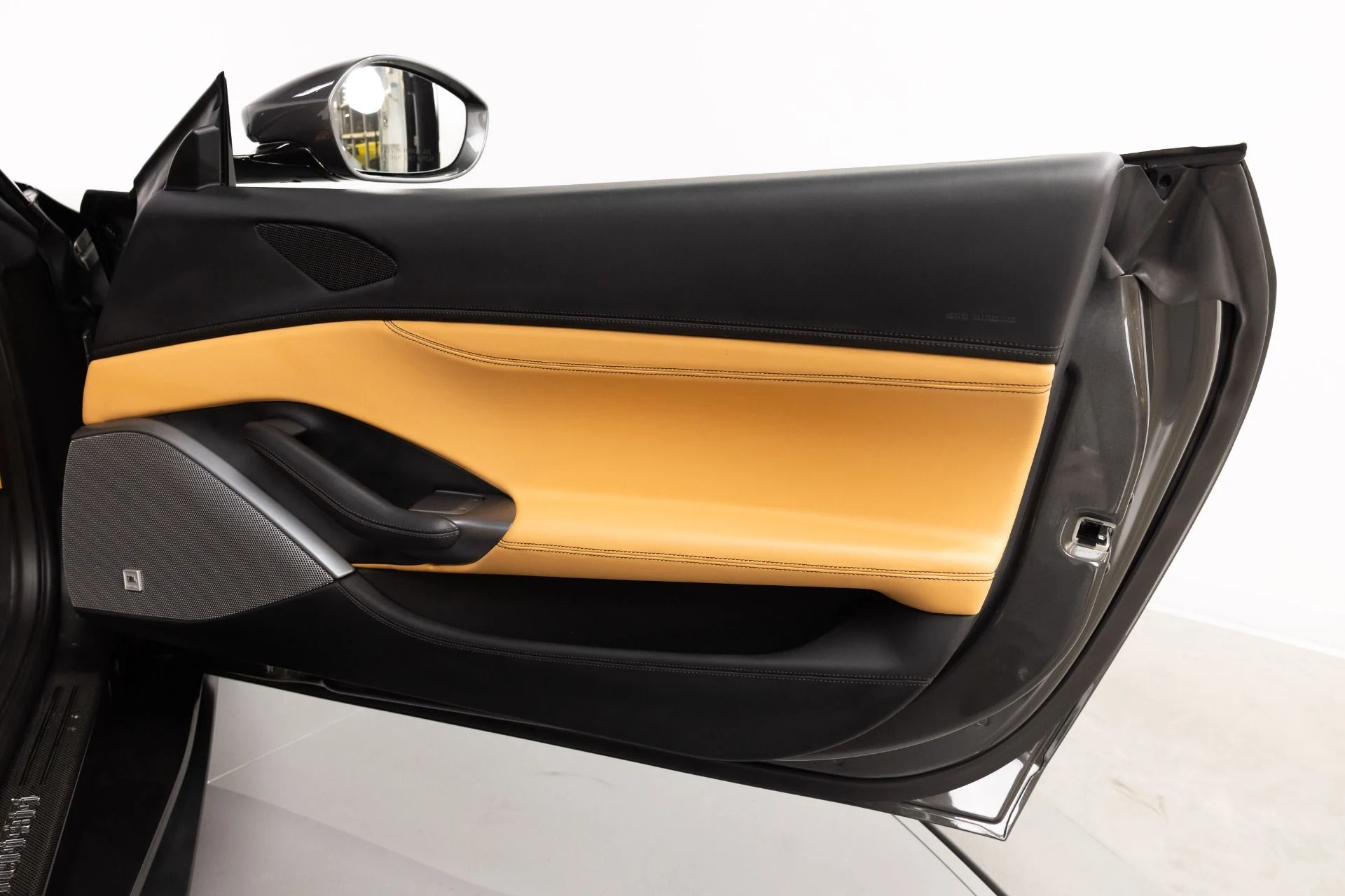 mph066_2285775262_Used_2019_Ferrari_Portofino_1784318320_5b36644cf8