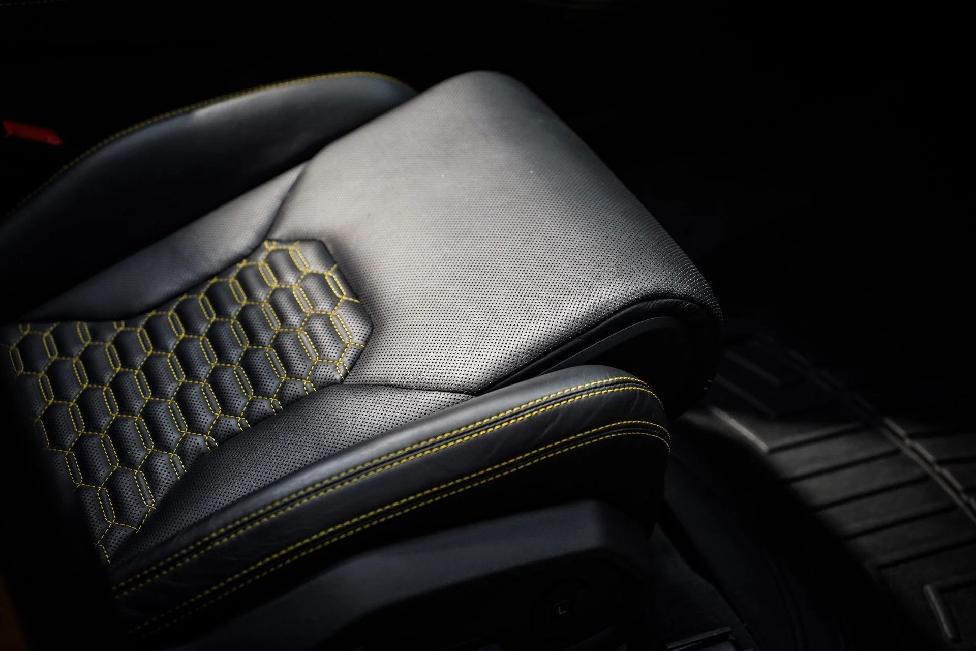 mph066_2296099064_37414663_03395_2020_lamborghini_urus_048_055027446d