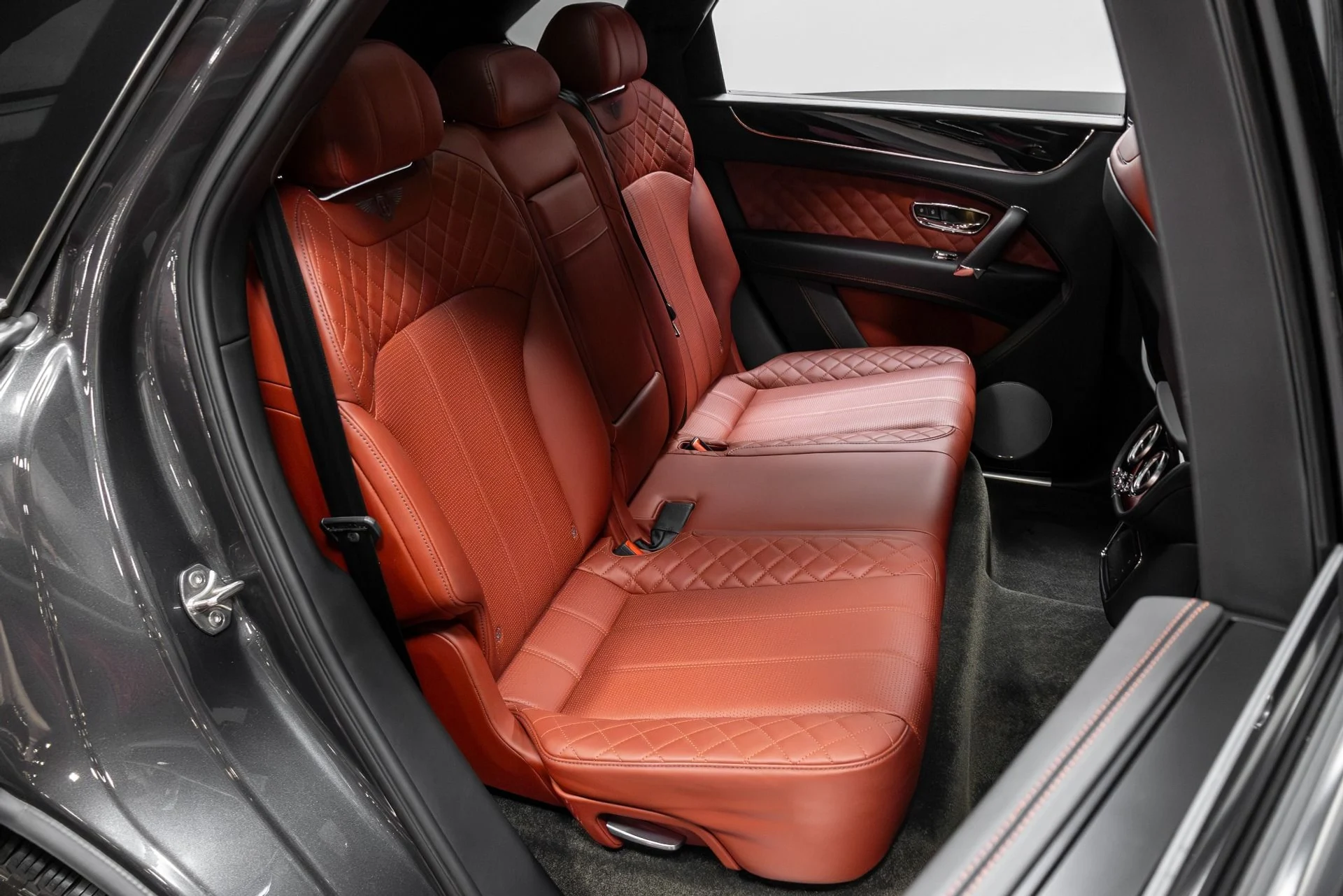 mph066_2299313238_Used_2017_Bentley_Bentayga_W12_1763489562_2601511337