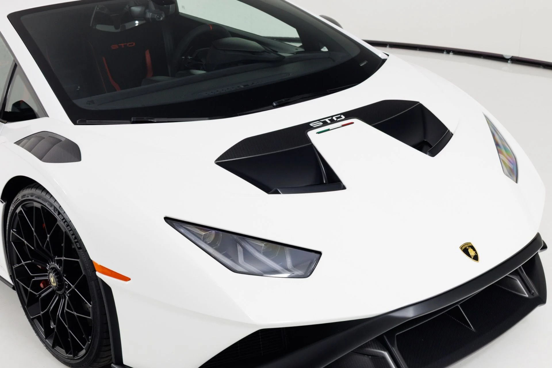 mph066_2312203980_Used_2021_Lamborghini_Huracan_STO_1789754436_4714b93cc1