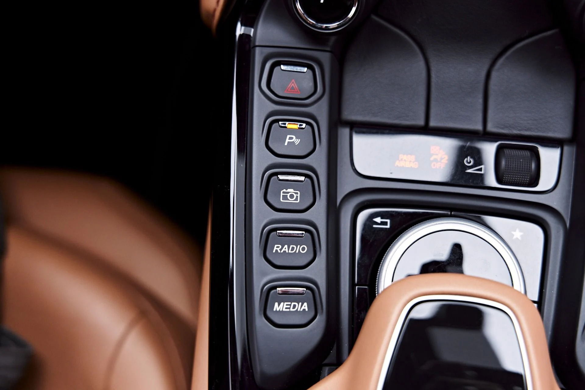 mph066_2329035860_Used_2020_Aston_Martin_Vantage_Base_1777504355_1be843da35