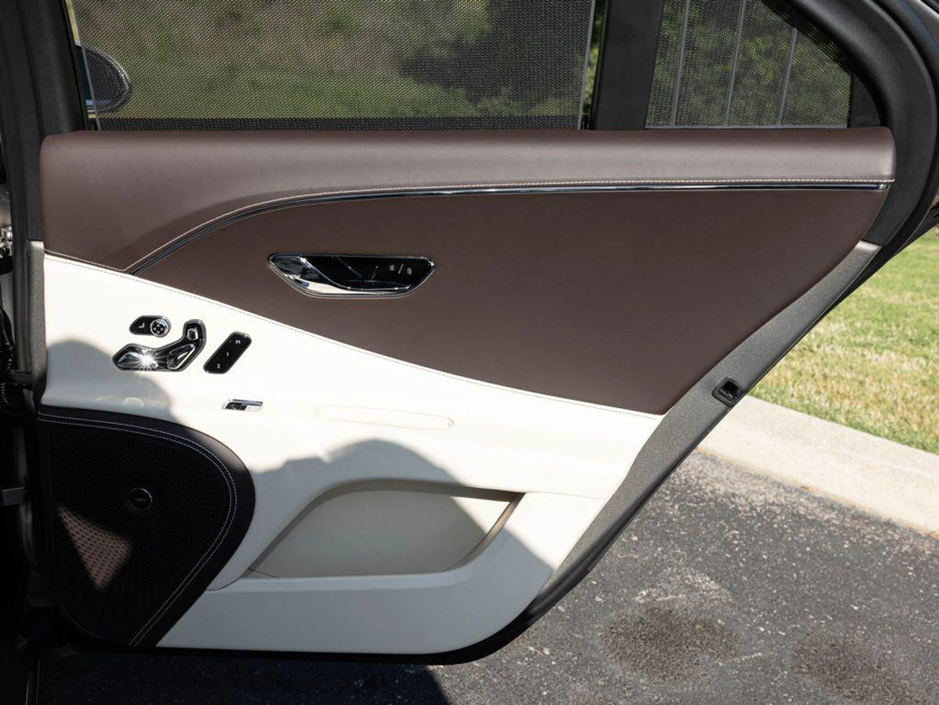 mph066_2363378399_514426019_69ea40eea250cd82d00a2462_ddc52619f8