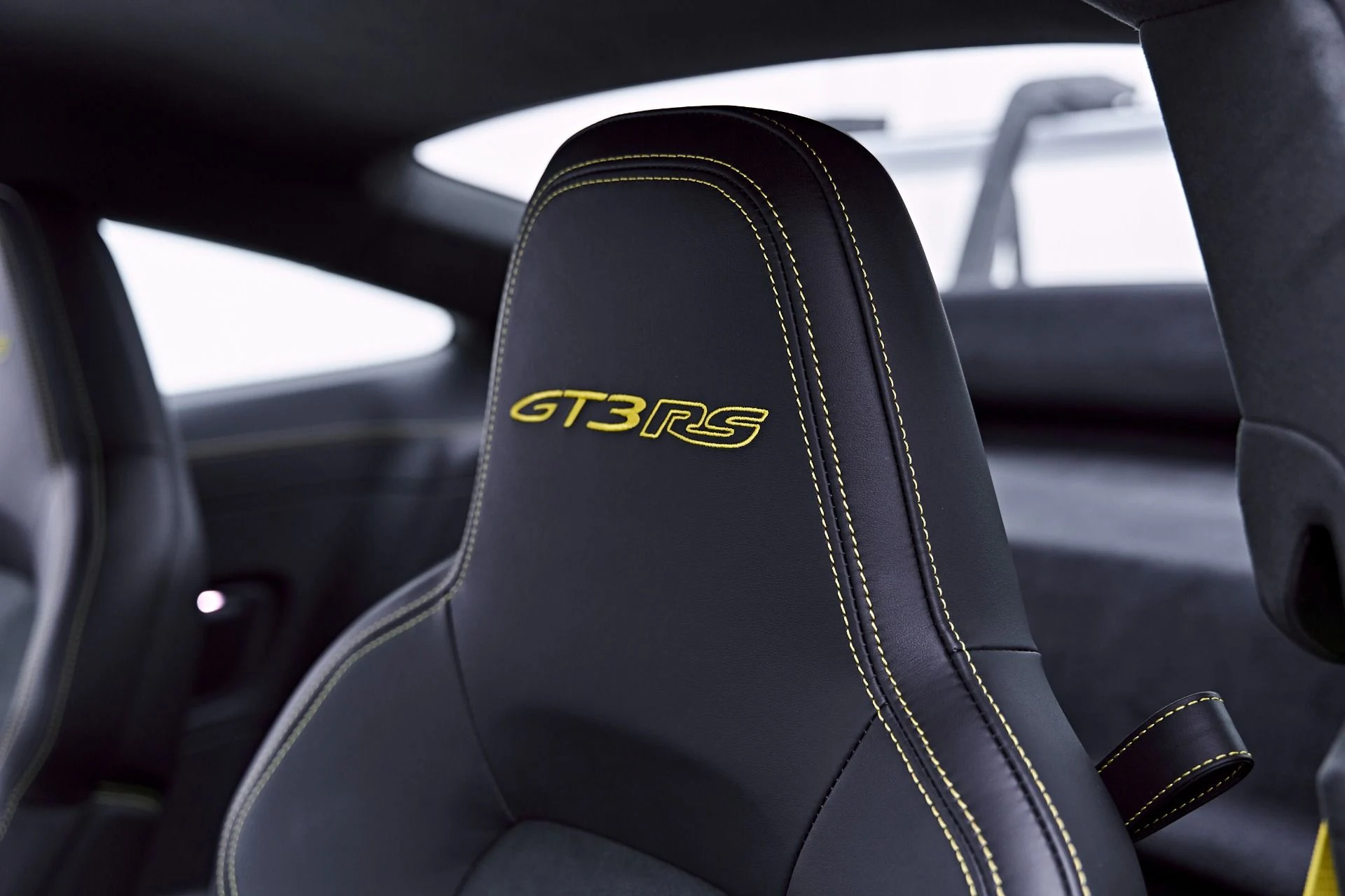 mph066_2406673872_Used_2025_Porsche_911_GT_3_RS_1781833746_3568c089c6