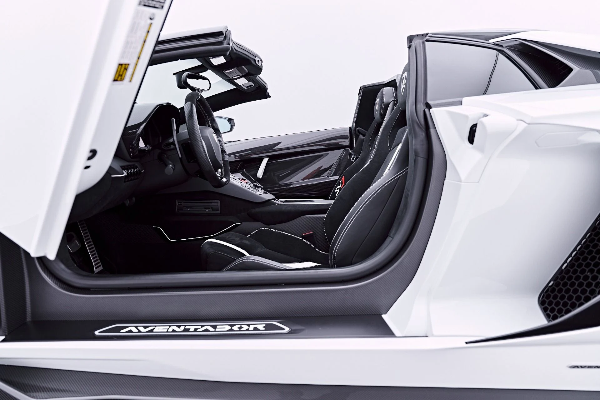 mph066_2449550978_Used_2021_Lamborghini_Aventador_SVJ_Base_1784080256_b2604a520e