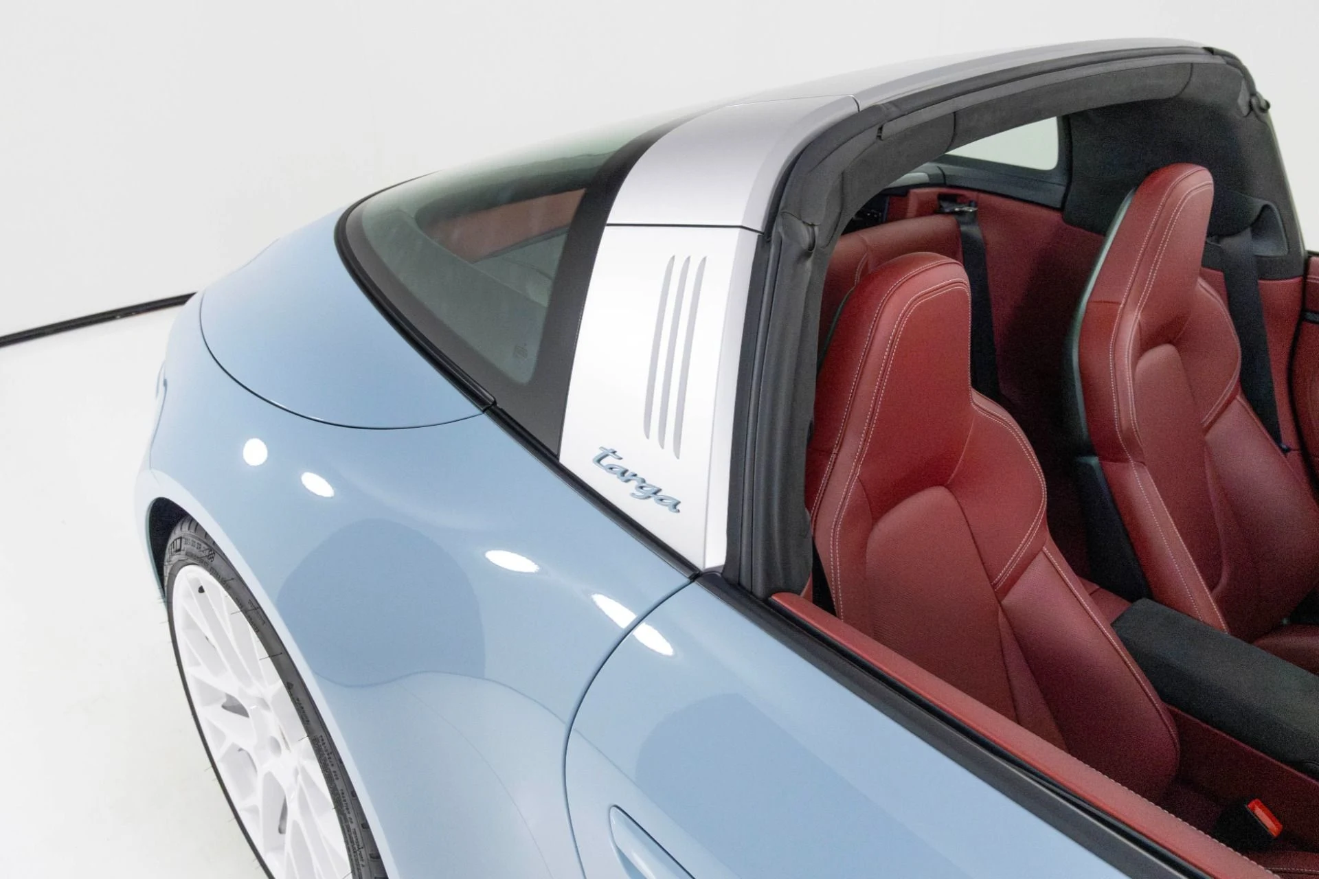 mph066_2449961940_Used_2023_Porsche_911_Targa_4_GTS_1762298465_5eac5cba90