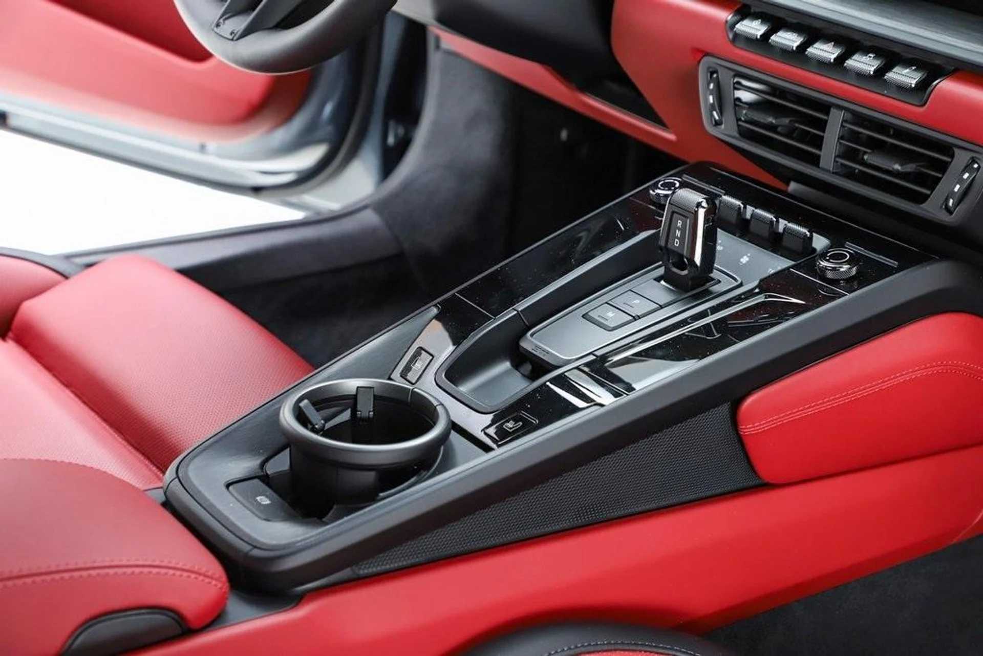 mph066_2495608581_h_EX_Wplza1jg_ms_Fo_ZY_2w_F_Fr_NBYA_5d322792f8