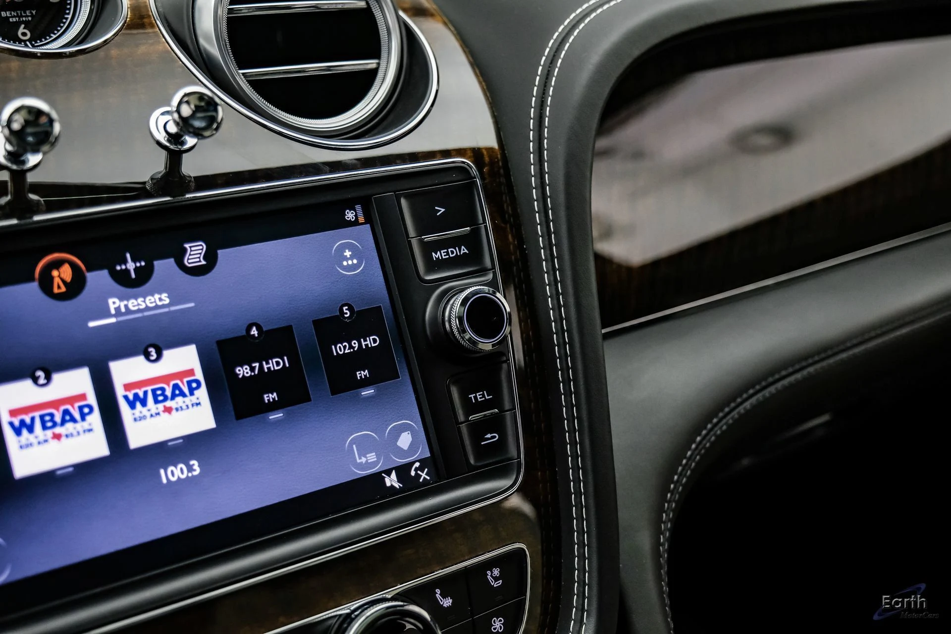 mph066_2556978845_8a14079c89898210ed81a673706d5d8fx_ebae9b89d9