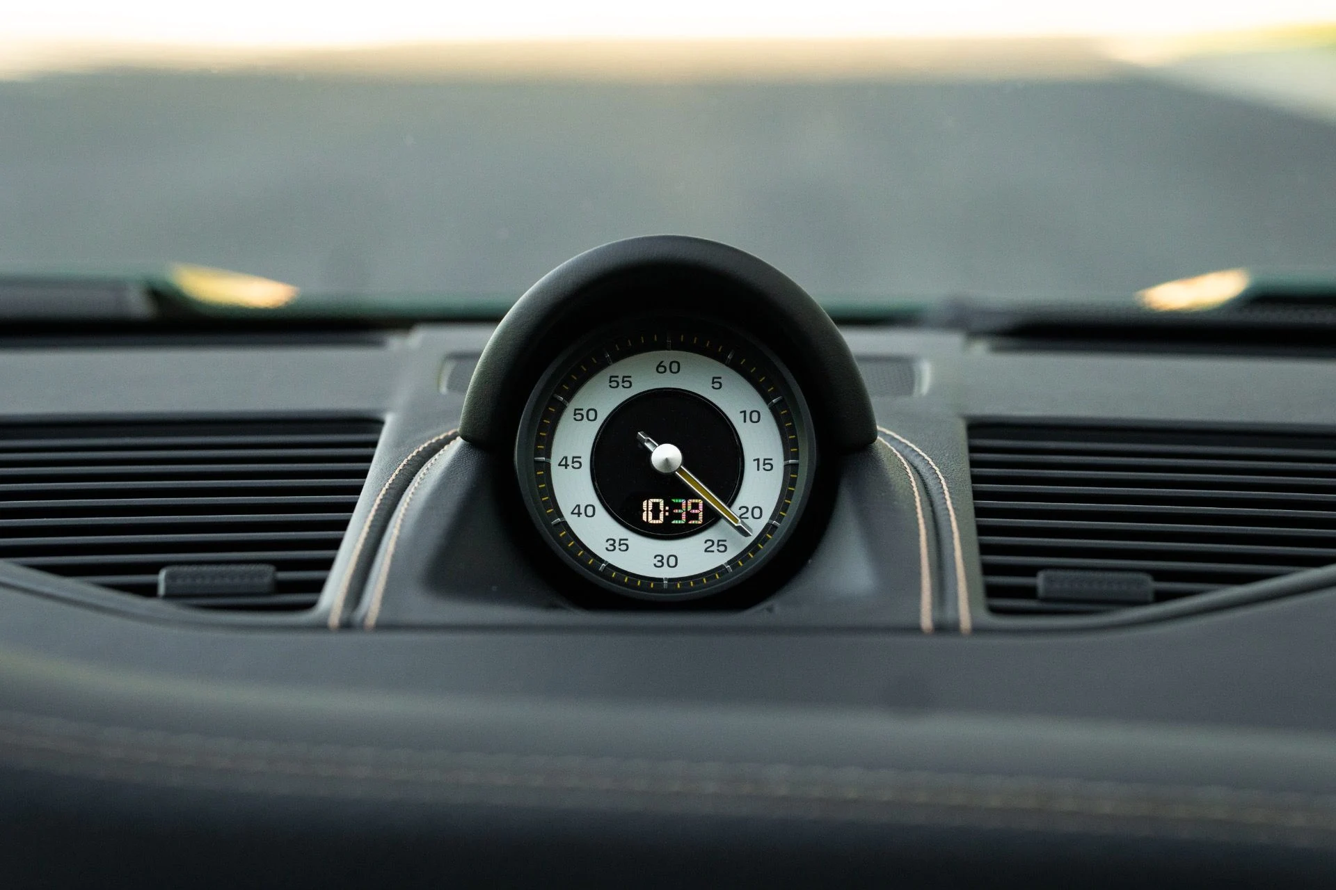 mph066_2587763620_Used_2026_Porsche_911_GT_3_Touring_1770143984_ff2e9205b8