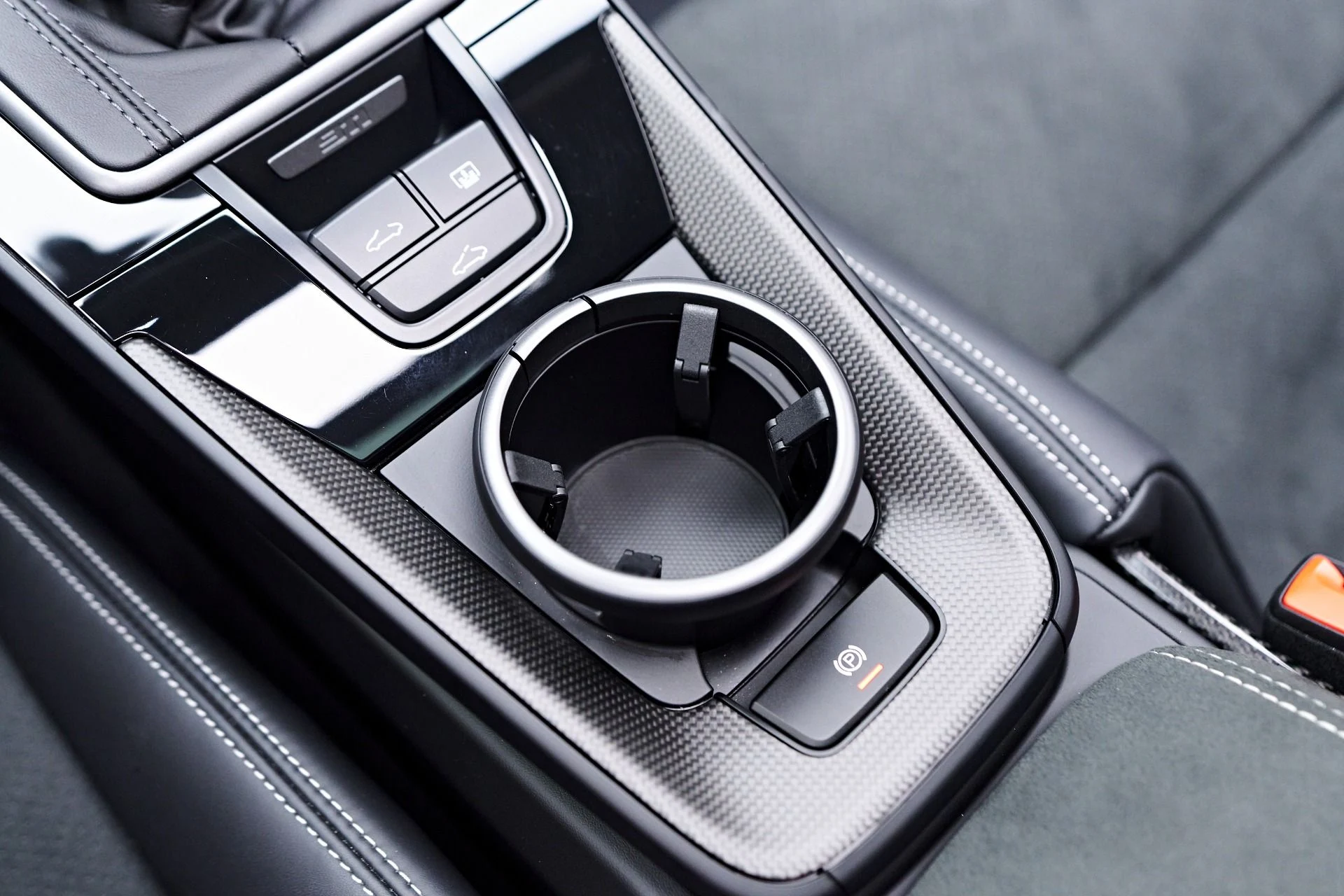 mph066_2598418385_Used_2024_Porsche_911_Carrera_4_GTS_1753409003_ea1ffe9c0c