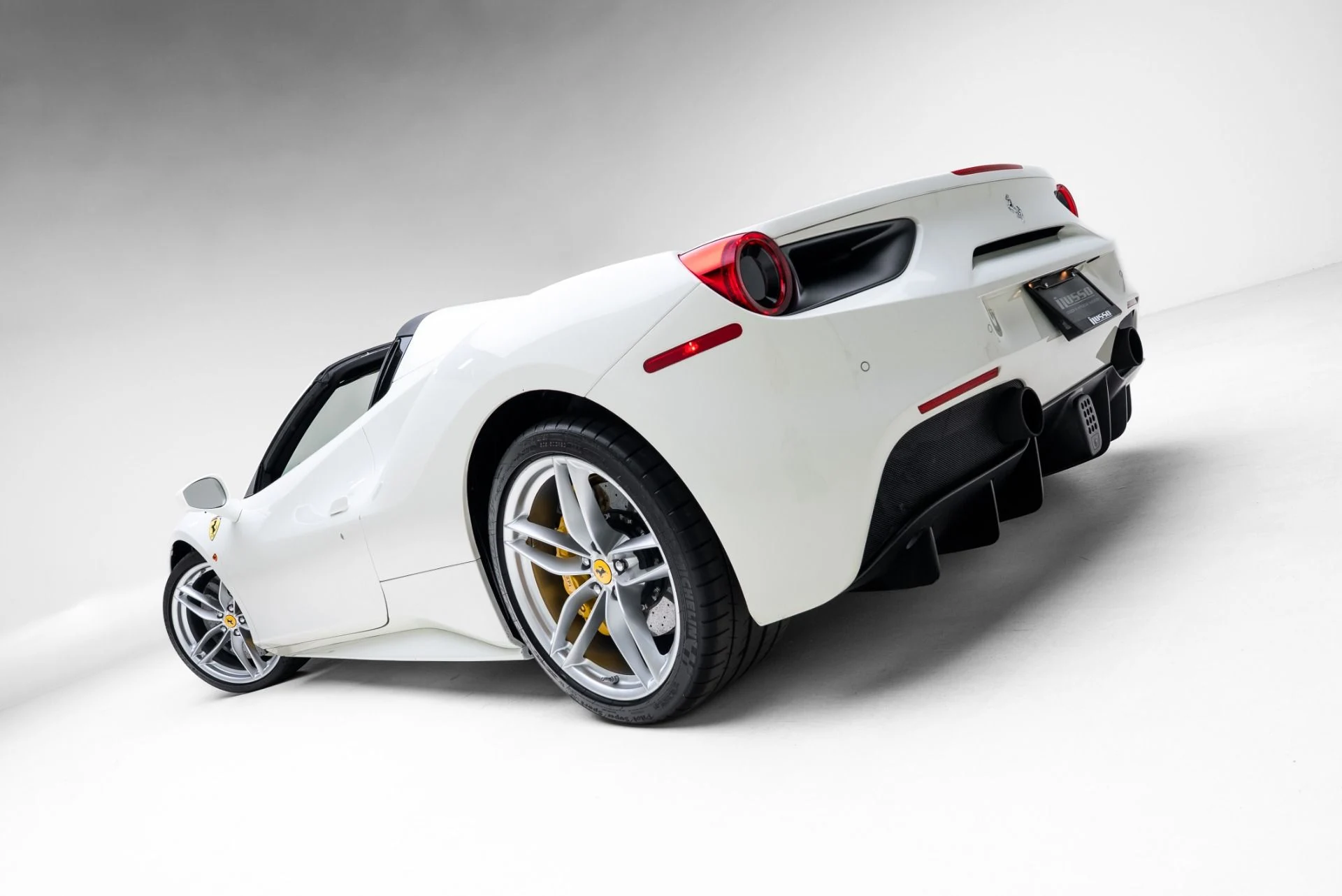 mph066_2606539494_Used_2018_Ferrari_488_Spider_1774383932_6ce5b5f2e4