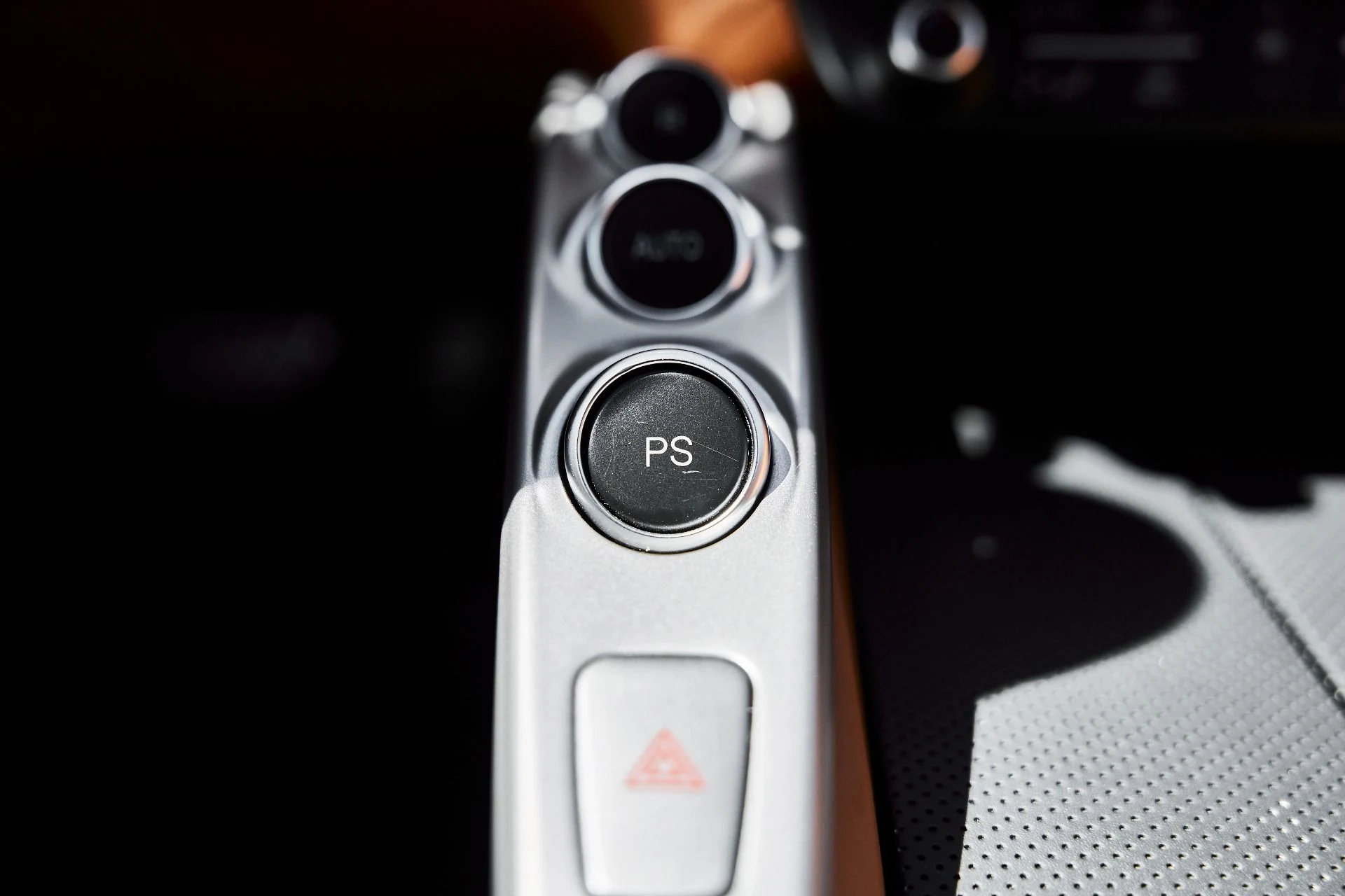 mph066_2661555580_Used_2018_Ferrari_GTC_4_Lusso_V12_1775612112_aefe21fb8a