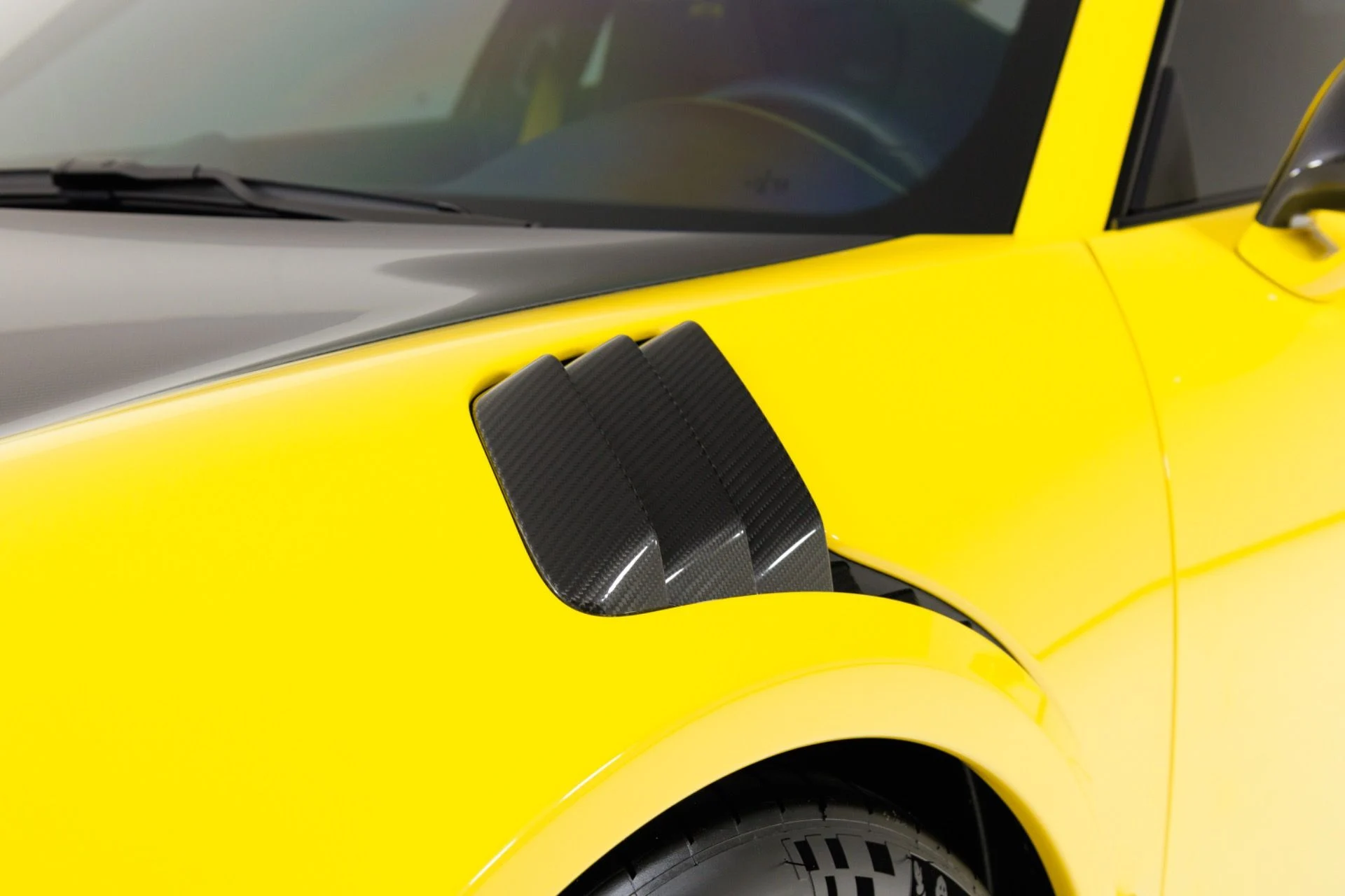 mph066_2767771262_Used_2018_Porsche_911_GT_2_RS_1787778696_b66ff9a818