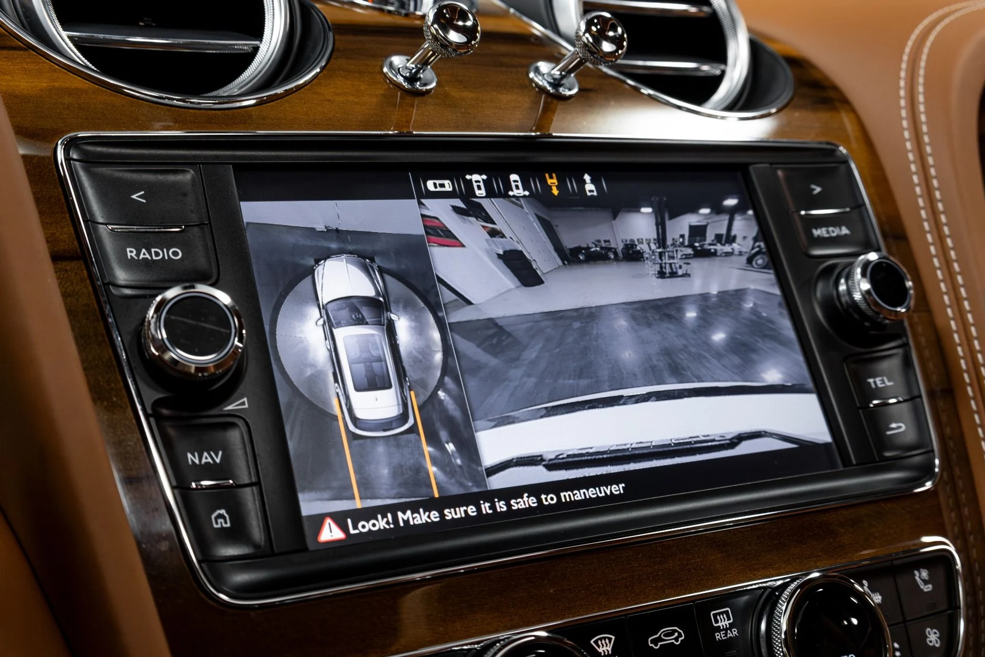 mph066_2777193564_Used_2019_Bentley_Bentayga_V8_1771459975_cbbf455397