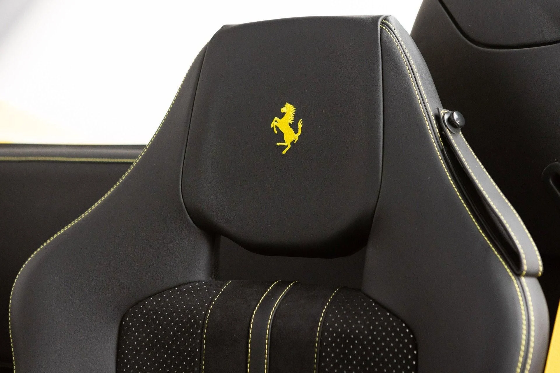 mph066_2778306319_Used_2021_Ferrari_F8_Spider_1778334427_12a6738c14
