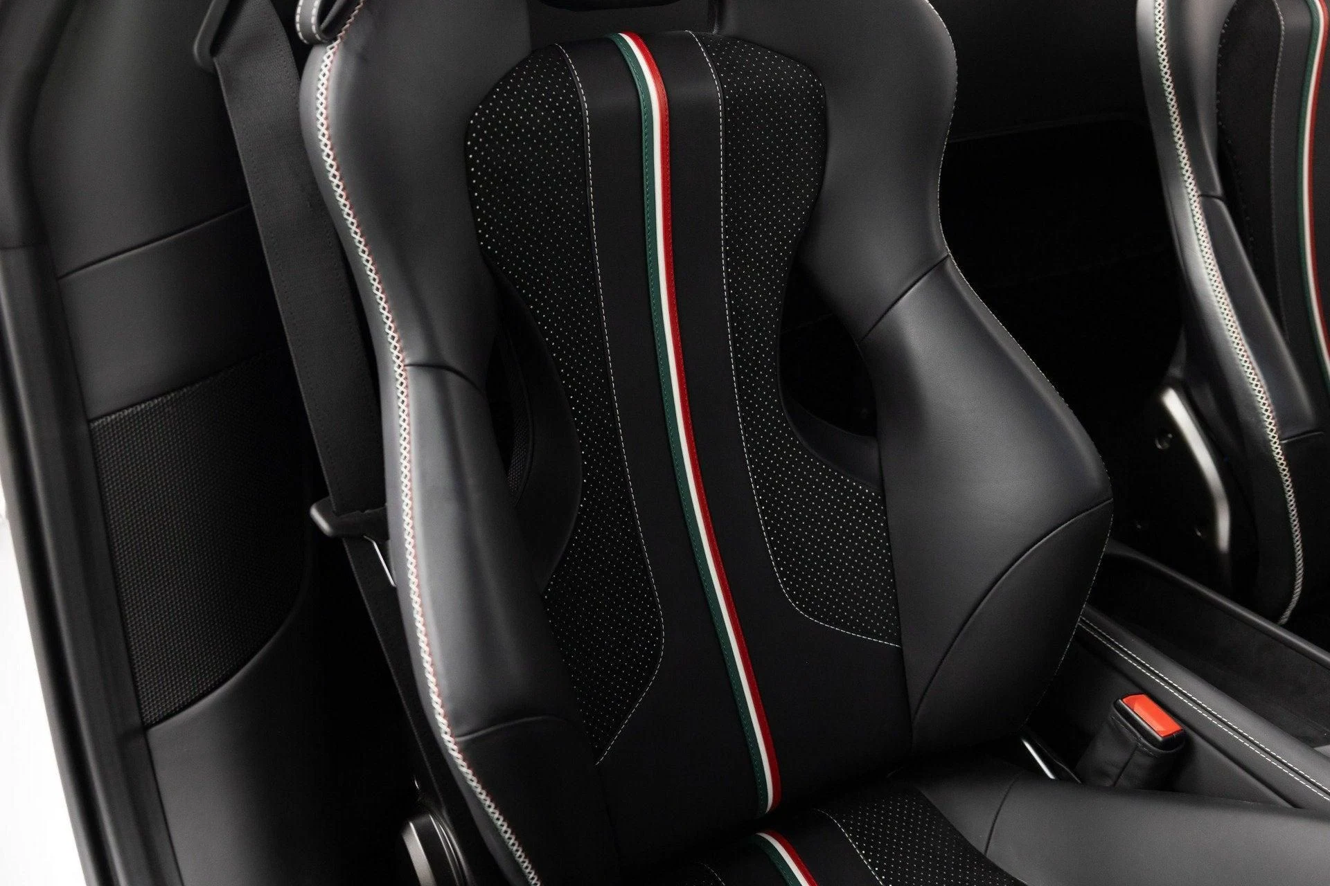 mph066_2843547338_Used_2022_Ferrari_F8_Spider_1789652724_d27dda0057