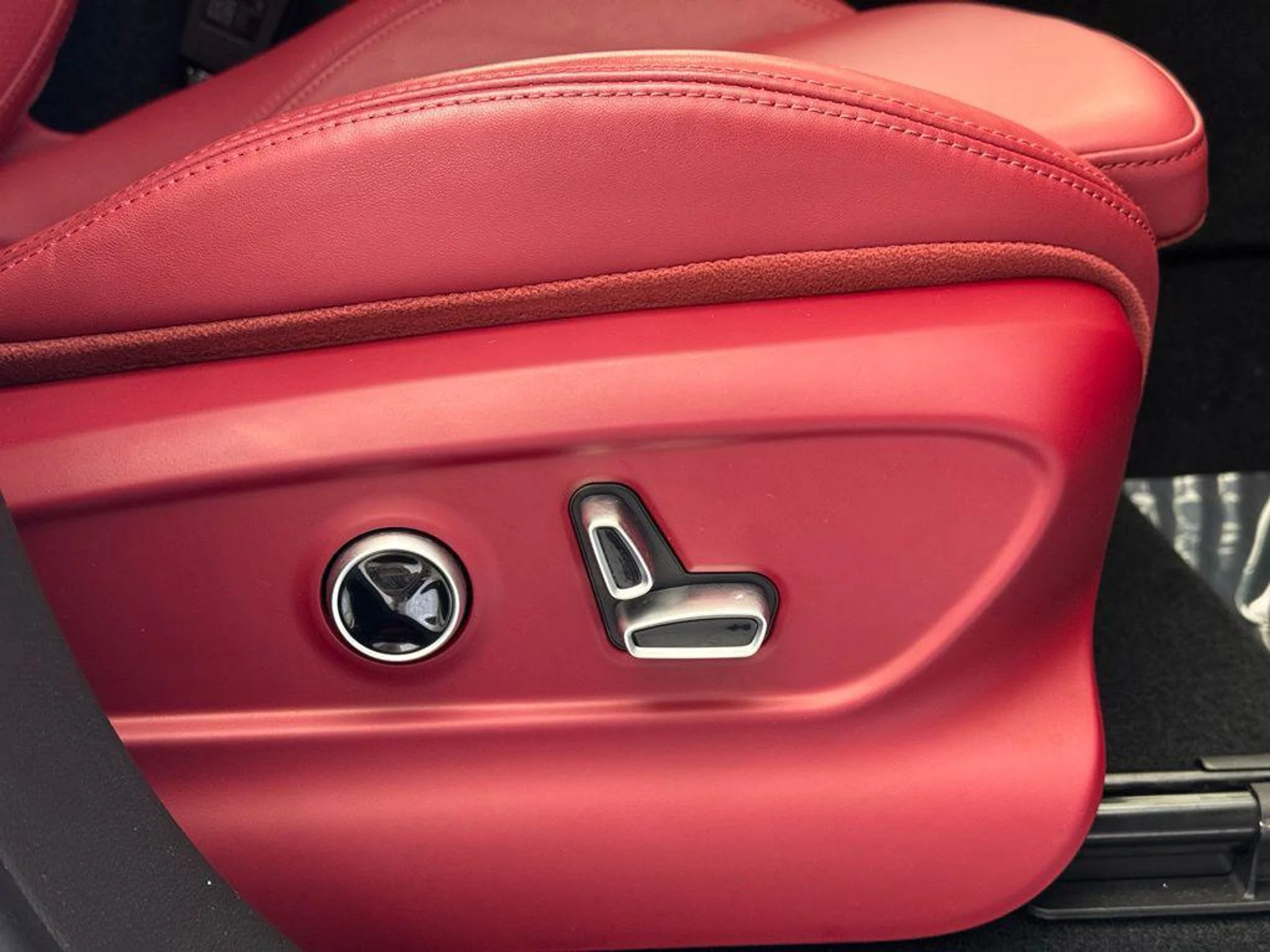 mph066_2888087343_O_Zj7v_Xa99_TNLVLBCE_Mx_D_Wk_Zm_OU_76e029e13a