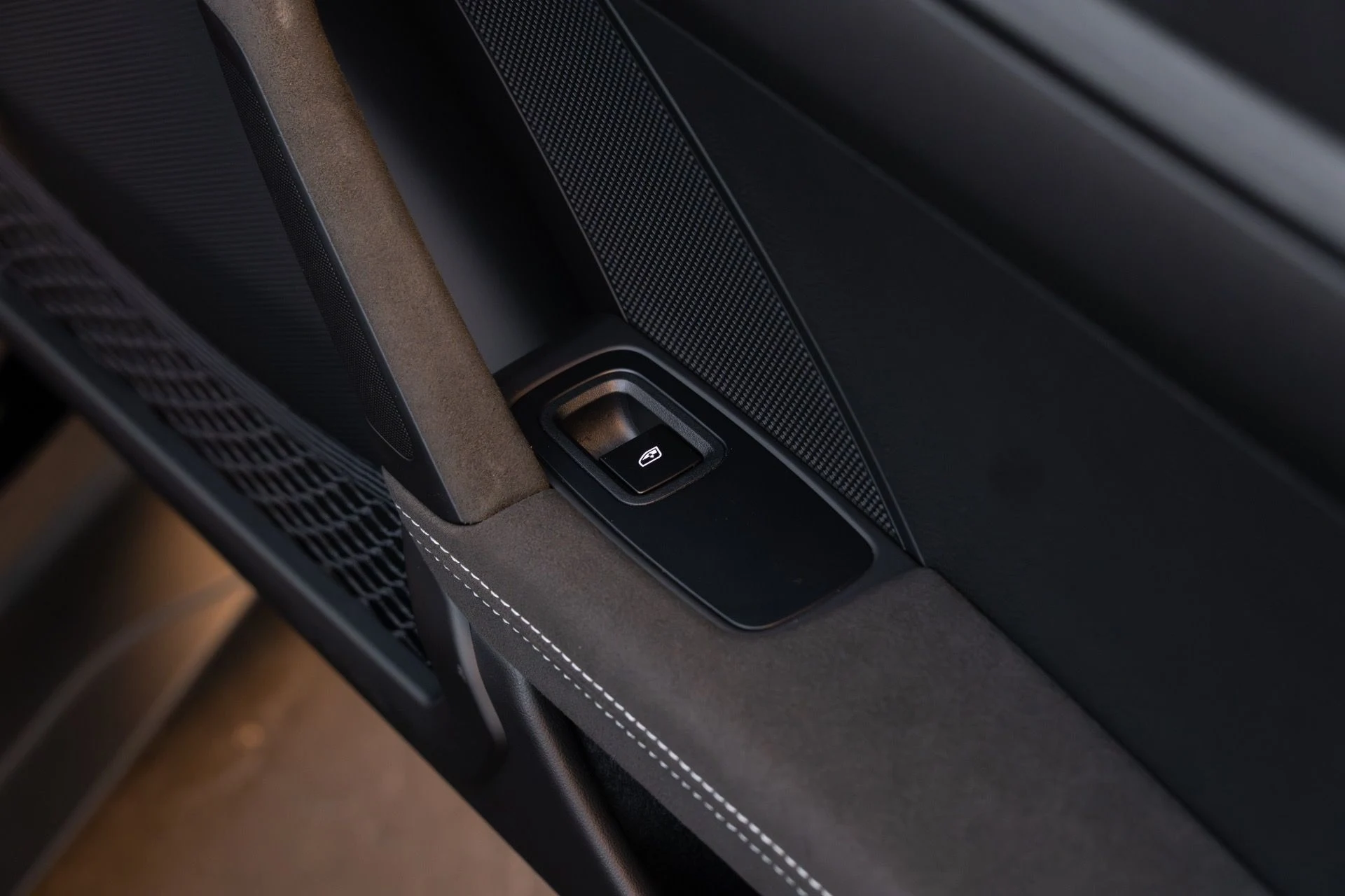 mph066_2975310559_Used_2025_Porsche_911_GT_3_RS_1770101342_7bd6236526