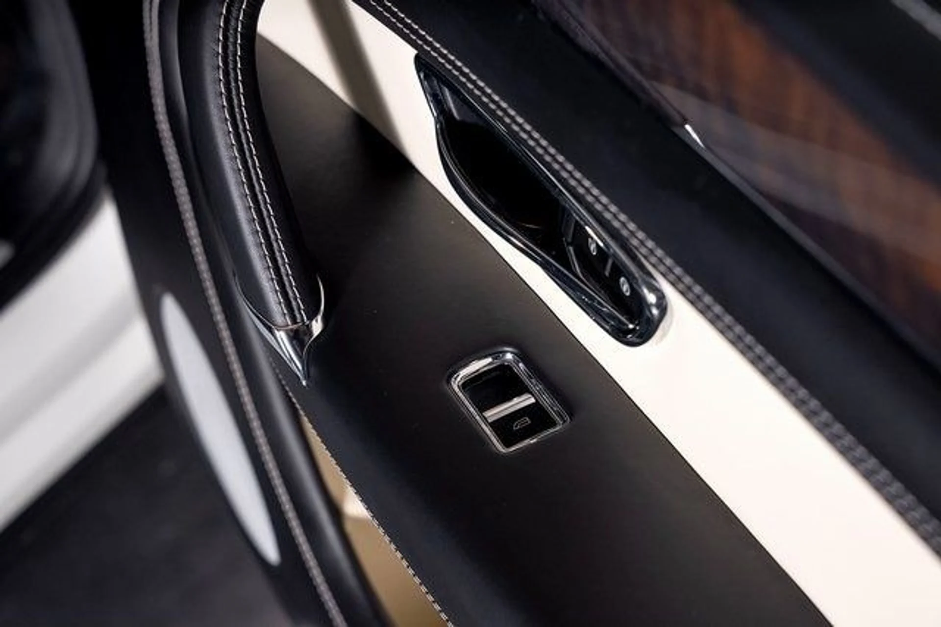 mph066_2996049261_5f9cacc4634240790c46bd814dfcfc5bx_79e721992b