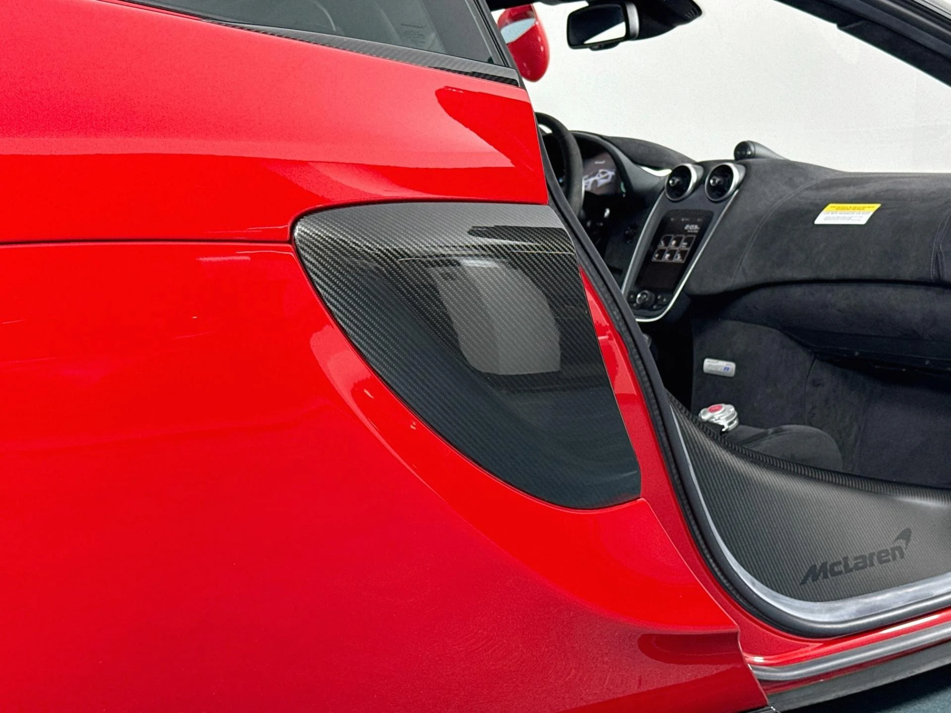 mph066_3009504821_Used_2020_Mc_Laren_620_R_1787114674_4144a68384