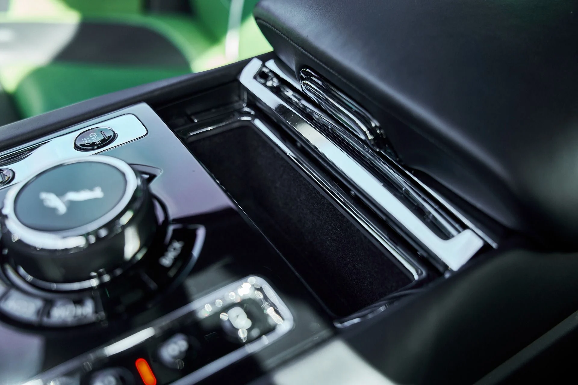 mph066_30410760_Used_2023_Rolls_Royce_Cullinan_Black_Badge_1769736540_13ad6b097e