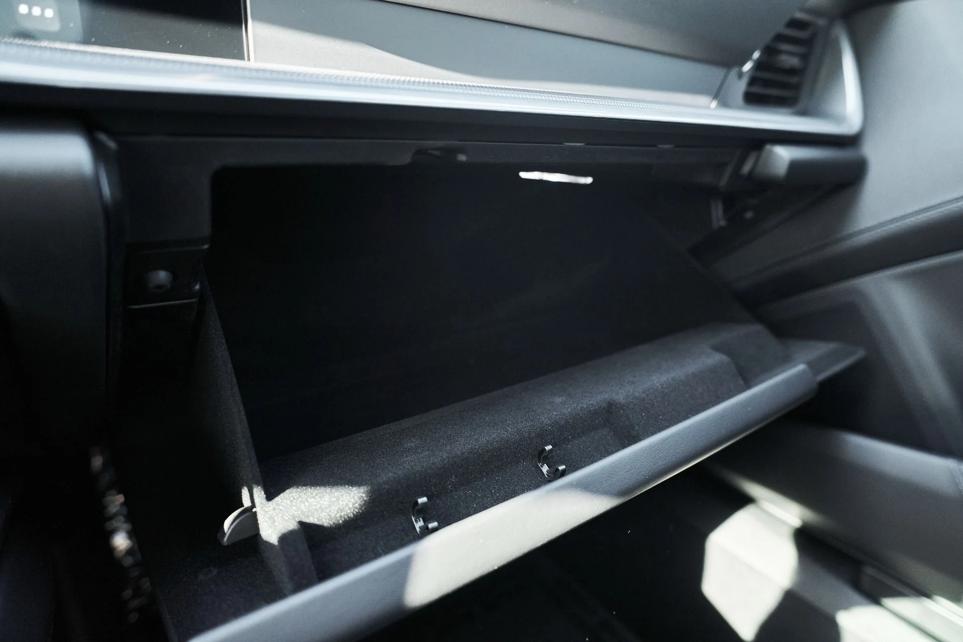 mph066_3066422337_Used_2024_Porsche_911_Turbo_1765937884_e56a5c0b7f