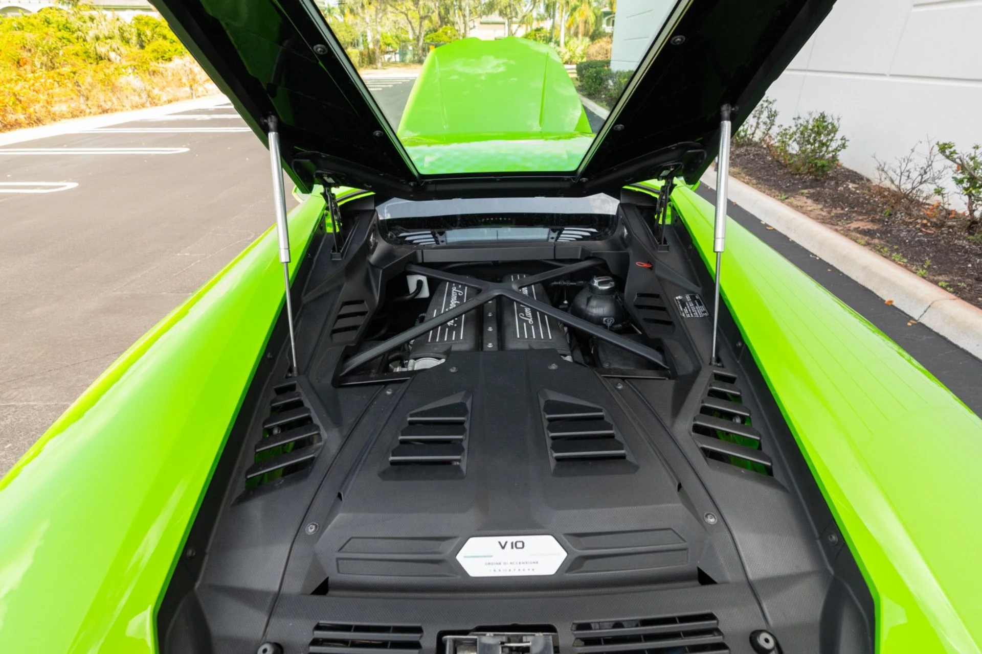 mph066_3114647490_Used_2020_Lamborghini_Huracan_EVO_1770872075_e97c2fbd3d