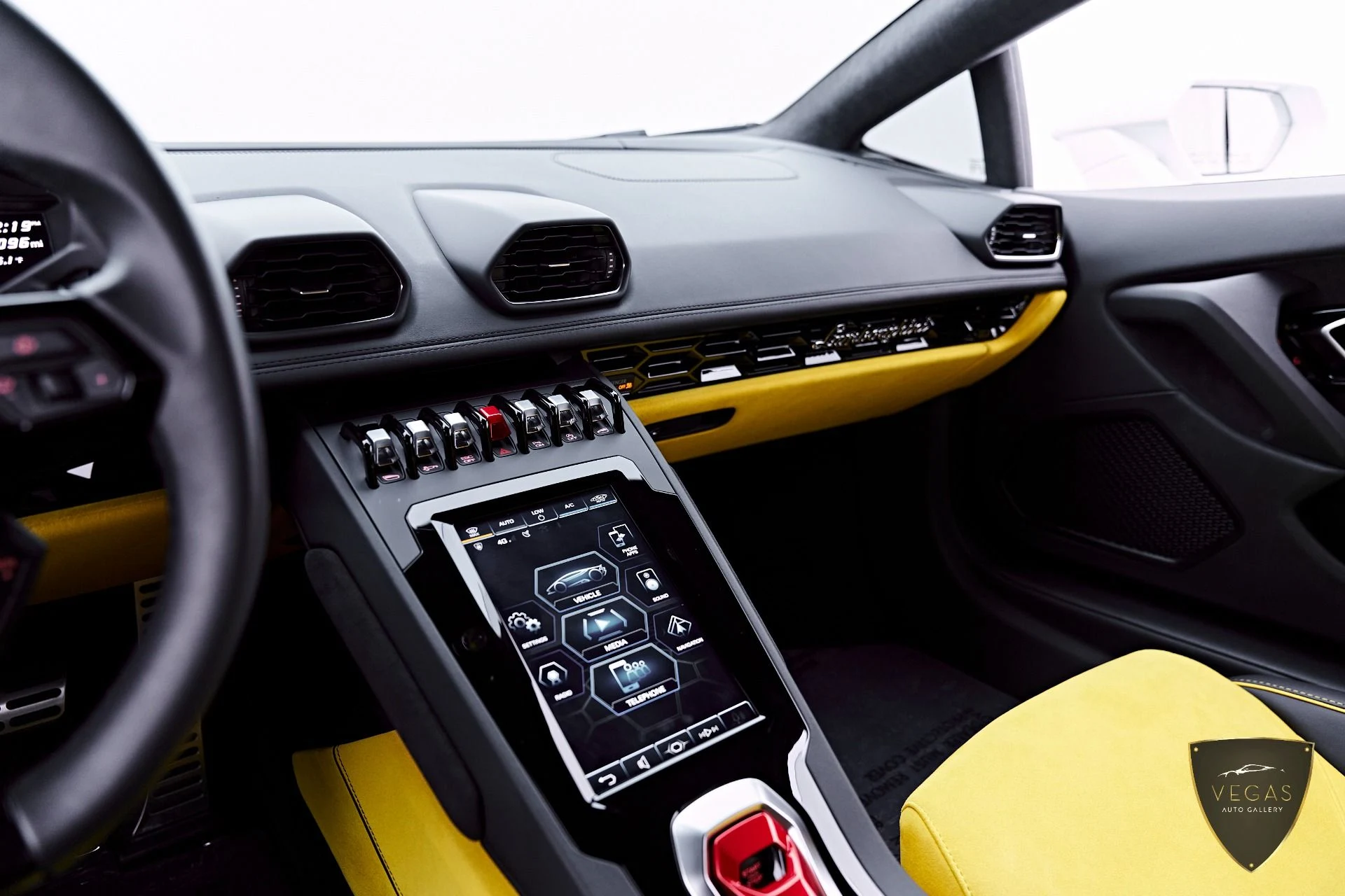mph066_3134157706_Used_2022_Lamborghini_Huracan_EVO_Base_1782344358_326e04c4a3